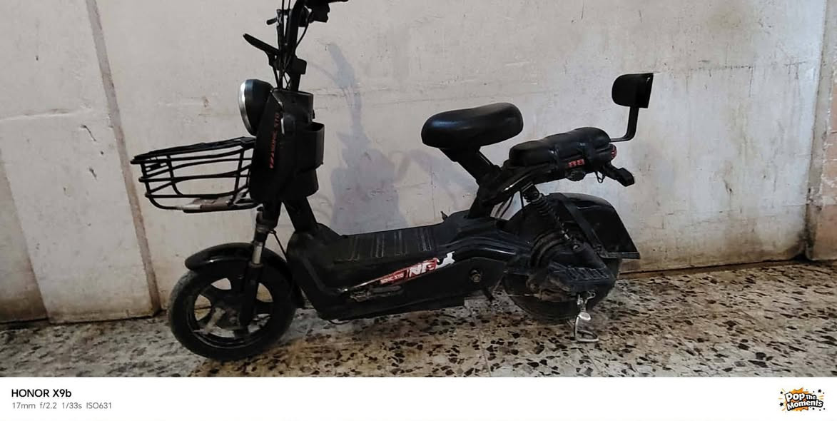 بايسكل شحن حجم 14 نضيف اربع بطاريات لايت وشاير بصمه صار 5اشهر  اخذته بسعر 450 محتاج واريد ابيع ع 300 قفل شرط الفحص اخو الجديد شركة سونك ستو .
***********
