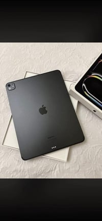 ايباد 11 M4 • ٢٥٦ • بطارية ٩٣