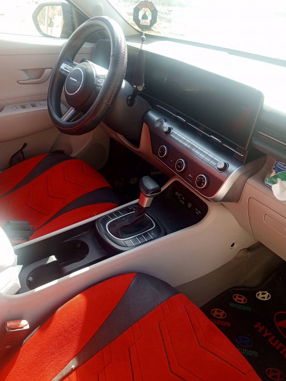السلام عليكم هونداي كونا 24جديد بدون حادث مابيه كل نقص على وضع الشركه السعر 180وبيه مجال***********
