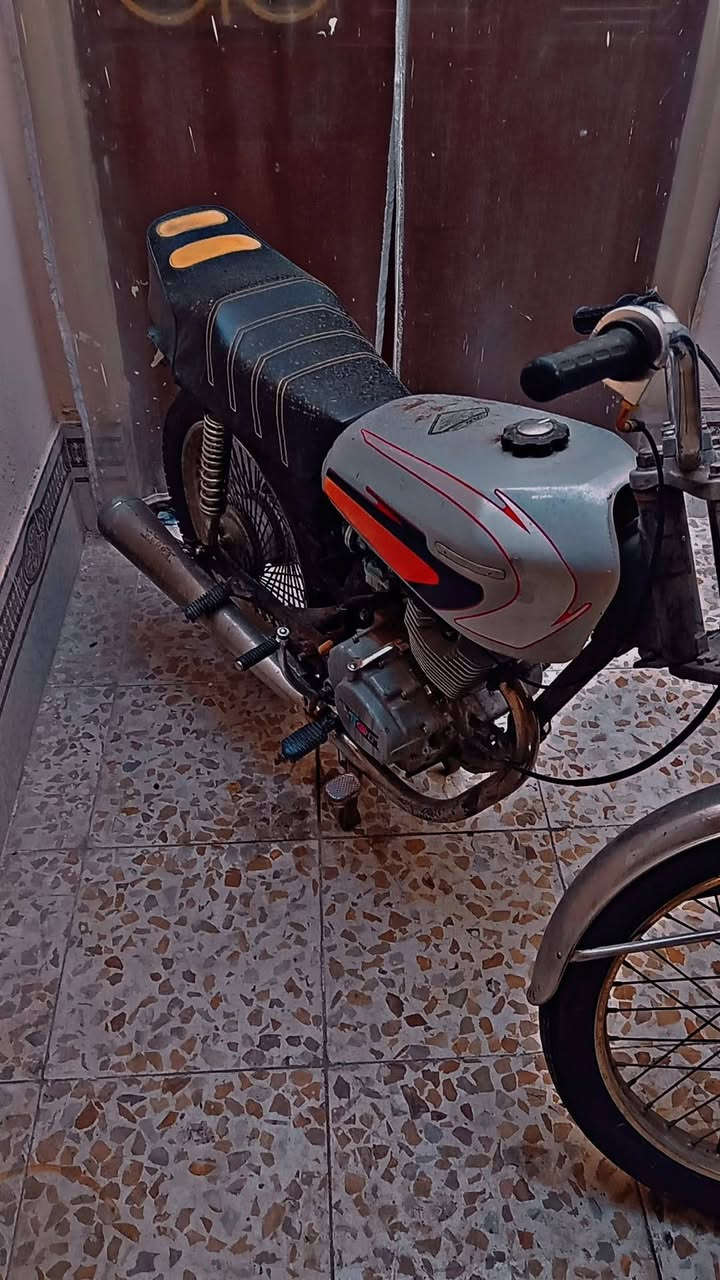 سلام عليكم دراجه للبيع بسعر مناسب***********
