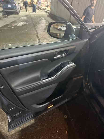 السلام وعليكم للبيع تيوتا هايلندر خليجي  وكالة عبد الطيف 2023هايبرد 
السعر  وبيها مجال 330$

للتواصل ***********
