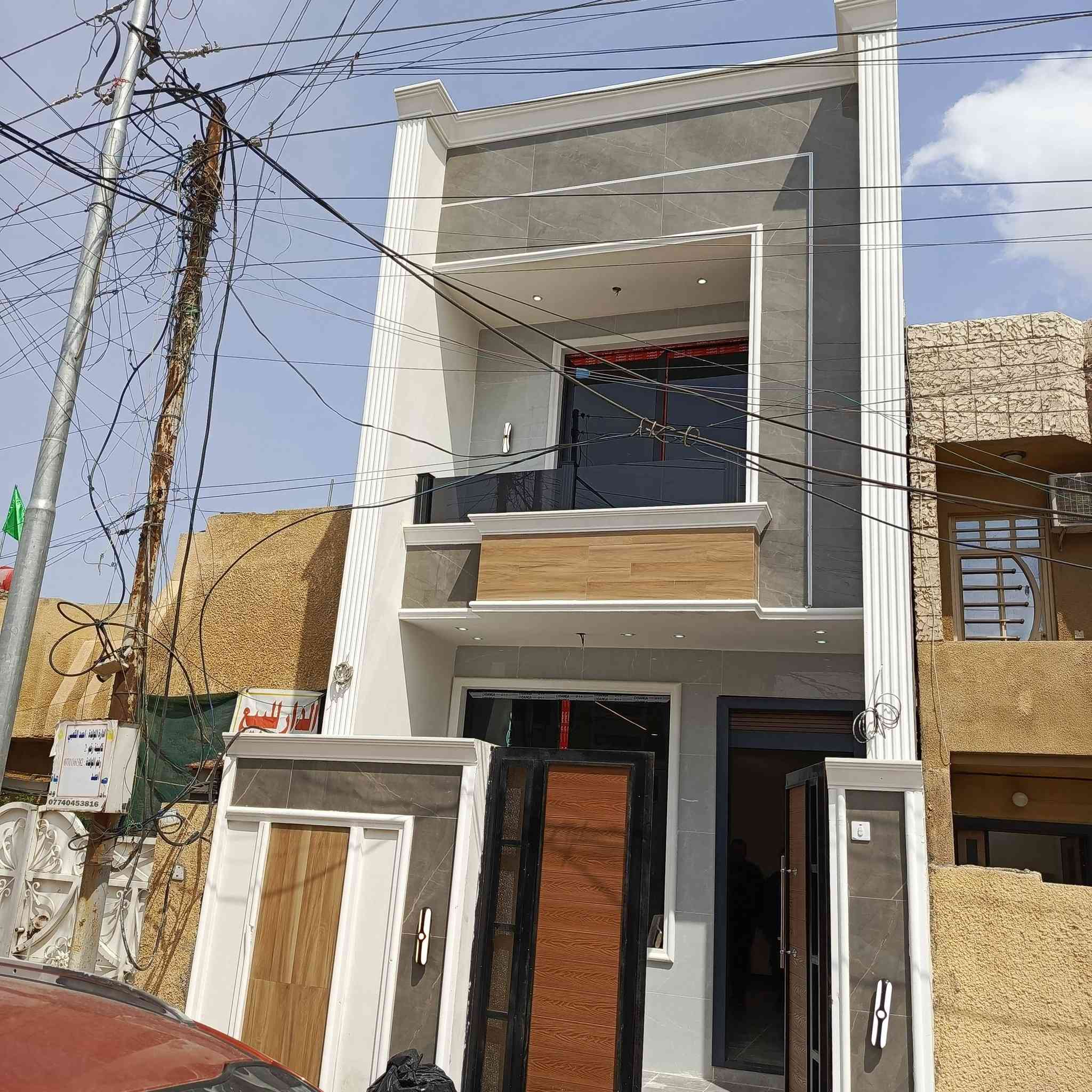 #الرافد للوساطه العقاريه
دار للبيع 107  متر واجه  4,30  نزال 25🏠🏠
يحتوي على 3 غرف و 2 خدمات
ومناور عدد2 بناء درجه اولى
ضلع منفصل غير مشترك
طابو ملك صرف  شارع 12 متر
حي الجهاد ظباط الشهداء قرب جامع محمد رسول الله
خلف الشارع التجاري مباشره
للاستفسار 📞📞 الاتصال
على الرقم *********** ويوجد واتساب
*********** ويوجد واتساب
