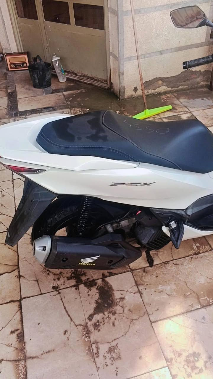 لسلام عليكم دراجه PCXللبيع الجيل الرابع 2021 مال رمبه ختم واحد مكينه كفاله الشراي يتصل ويدلل ***********مكاني الدوره ابو دشير
