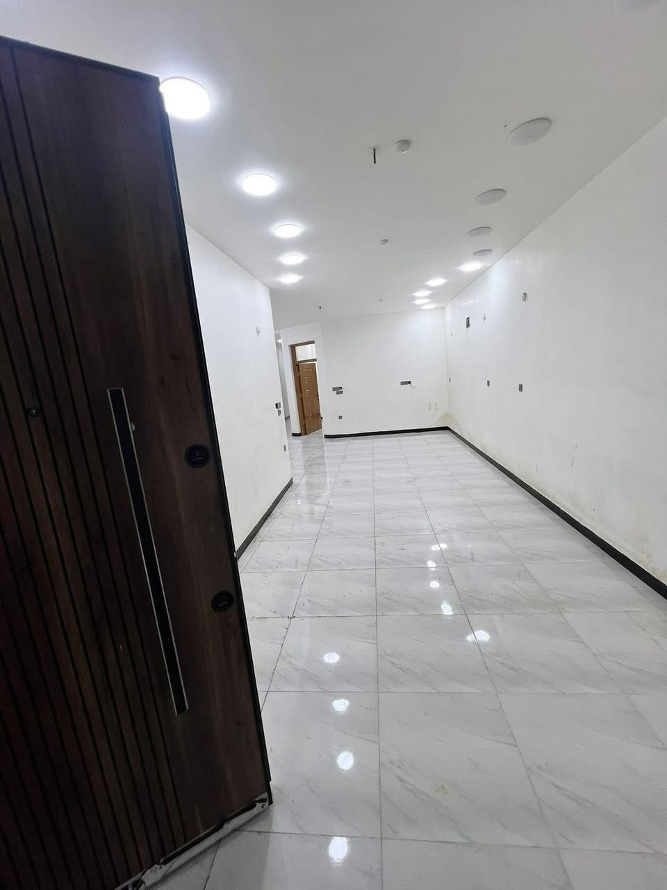 #للايجار في السيديه
🌐بيت طابق اول مساحته150 متر نضيف جداً  زيرو معزول عزل تام 

💠غرفتين نوم 

💠صاله

‎هول داخلي 

💠مطبخ 

💠وخدمات عدد ٢

💵 بدل الايجار 700 الف

📍موقع مميز جداً

للاستفسار اكثر الاتصال على الارقام التاليه ؛.

***********
***********

او زياره موقع الشركة 📍
السيدية الضباط مجاور افران الزيتون 2 
#شركه_الاعمار_الهندسي_للاستثمار_والتطوير_العقاري.
