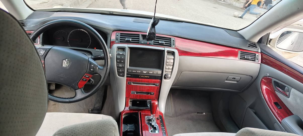 شاهینە 180 گچکە بە گچکە 2005 بڕاوەگیرۆ مەکینە بەشەرت بێ دوکەڵ3 دوگمە پاتری تازە ڕۆنی گیرۆ مەکینە تازە بریکی بەستراوە شوینی بڕاوەکانی چاک کراوە  تەبرید ساردو گەرەم مەسبوت یەک دینارمەسرەفی نیە ***********یان *********** واتس ئاپ
