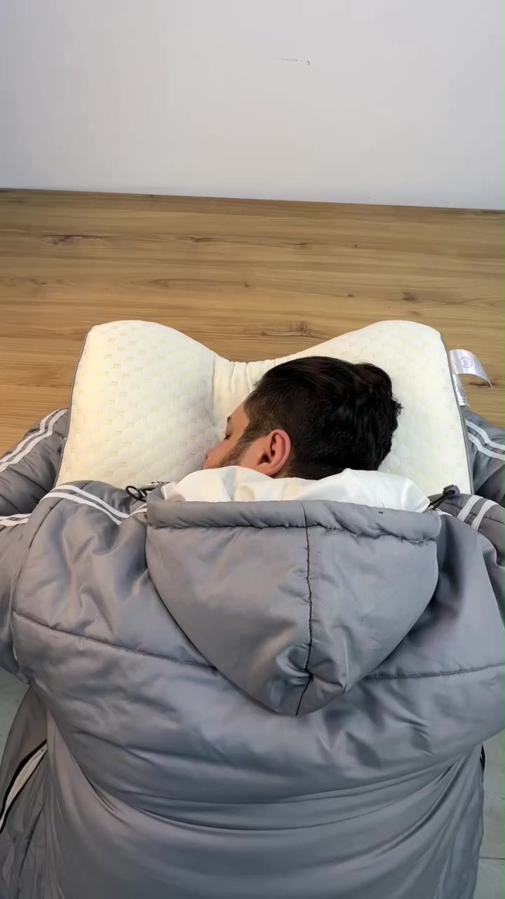 السلام عليكم زبائنا
رجعت توفرت المخدة الطبية
وبعرض خاص (37) الف فقط والتوصيل مجاني لجميع محافظات العراق

وسادة نوم طبية ميموري فوم بارتفاع 8 سم – تصميم مريح لدعم الرقبة

الاستخدامات:

دعم الرقبة والرأس أثناء النوم بوضعية صحية.

تقليل آلام الرقبة والكتفين الناتجة عن الوسائد العادية.

مناسبة للنوم على الظهر أو الجانب.

تساعد في تحسين استقامة العمود الفقري أثناء النوم.

مثالية للاستخدام اليومي في المنزل.

المميزات:

مصنوعة من ميموري فوم عالي الكثافة يستجيب لضغط الرأس ويعود لشكلِه الأصلي.

تصميم متموج (Contour Design) لدعم أفضل لفقرات الرقبة.

ارتفاع مريح 8 سم يوفر توازن مثالي بين الليونة والدعم.

قماش خارجي ناعم وقابل للتنفس يساعد على تقليل التعرّق.

غطاء بسحاب قابل للإزالة والغسل.

لا تهبط بسرعة وتحافظ على شكلها لفترة طويلة.

مناسبة للبالغين الذين يعانون من شدّ أو ألم في الرقبة.

المقاس الفعلي للوسادة: 65 × 42 × 8 سم.

مقاس الكيس: 80 × 48 × 8 سم.

محتويات الصندوق:

وسادة طبية ميموري فوم.

كيسحقيبة تغليف.

الملاحظات:

قد تحتاج الوسادة من 24 إلى 48 ساعة لتأخذ شكلها الكامل بعد فتح التغليف.

يُفضل تهويتها قبل الاستخدام الأول.

يُغسل الغطاء فقط ولا يُغسل الفوم الداخلي.

مناسبة لمن يبحث عن دعم متوسط الارتفاع (8 سم).

 #السعادة_ستور_للمنزلي_بيع_شراء_مخده_طبيه #اكسبلور #لايگات #تعليق #متابعة @إشارة


**إذا كنت صاحب هذا الإعلان وتريد حذفه لأي سبب، رجاءا أرسل رسالة إلى الدعم الفني**