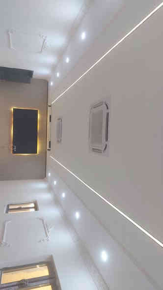 السلام عليكم احبتي اصدقائي
صبغ وديكور وعمل الجبسبورد و كافة الديكورات والاصباغ الخارجية والداخلية 
للاتصال على الرقم ***********
