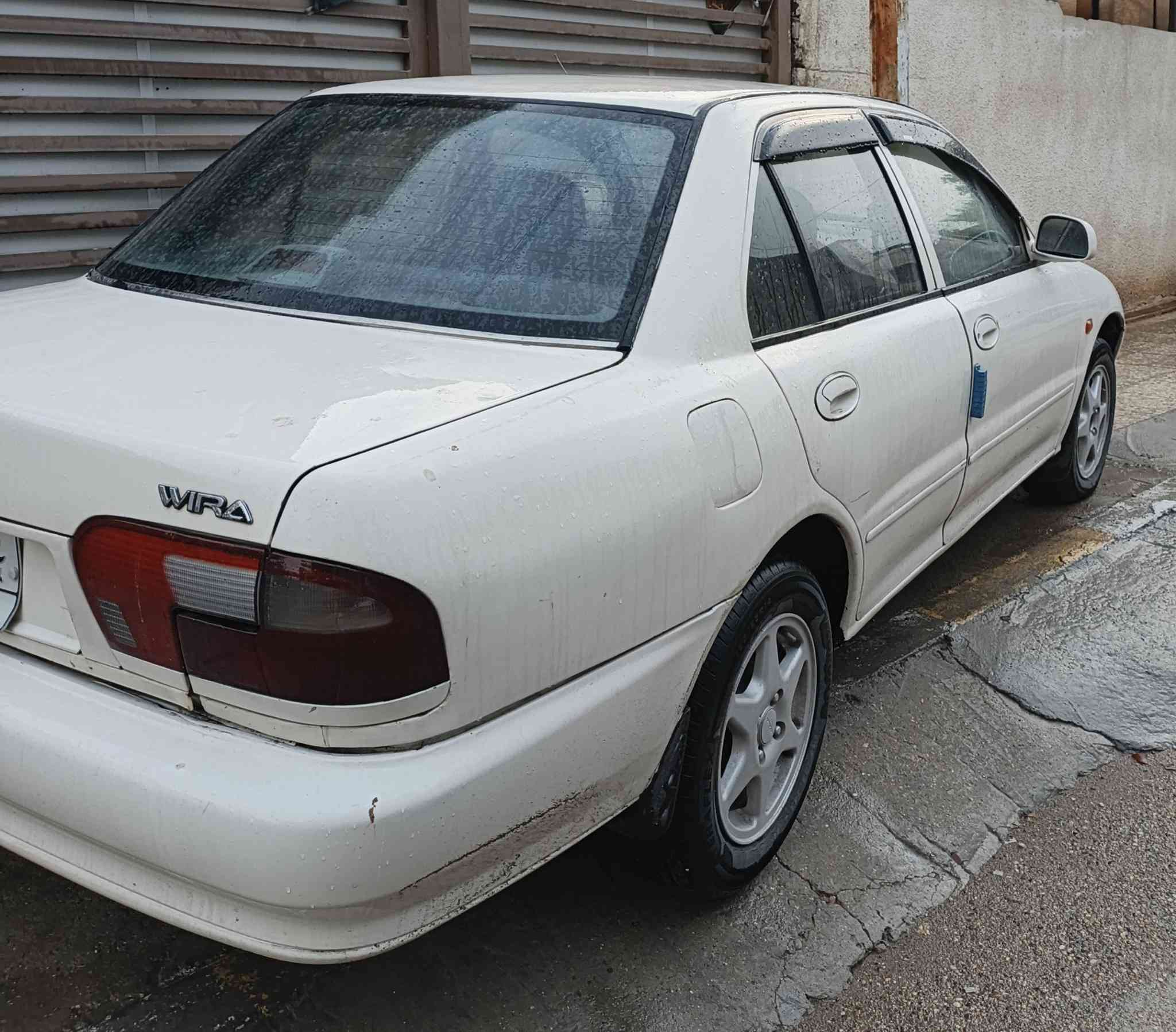 رقم بغداد
مكانها بغداد/حي الاعلام
***********
$45
صبغ قليل كلش
گير محرك مكفولات
السيارة نظيفة وكلش حلوة
الگيچات مال كامري 
الكهربائيات كلها تشتغل وبدون چطل
تبريد ثلج
اللايت اصلي ماطور يصعد وينزل
بس ضوه اللايت ب$100
لايت مخيف بيها
الكابريتر كلش نظيفة بدون بگ فاير
التفويلة 400 كيلو متر تمشيني
الدرگة او الستيرن كلش نظيفة
