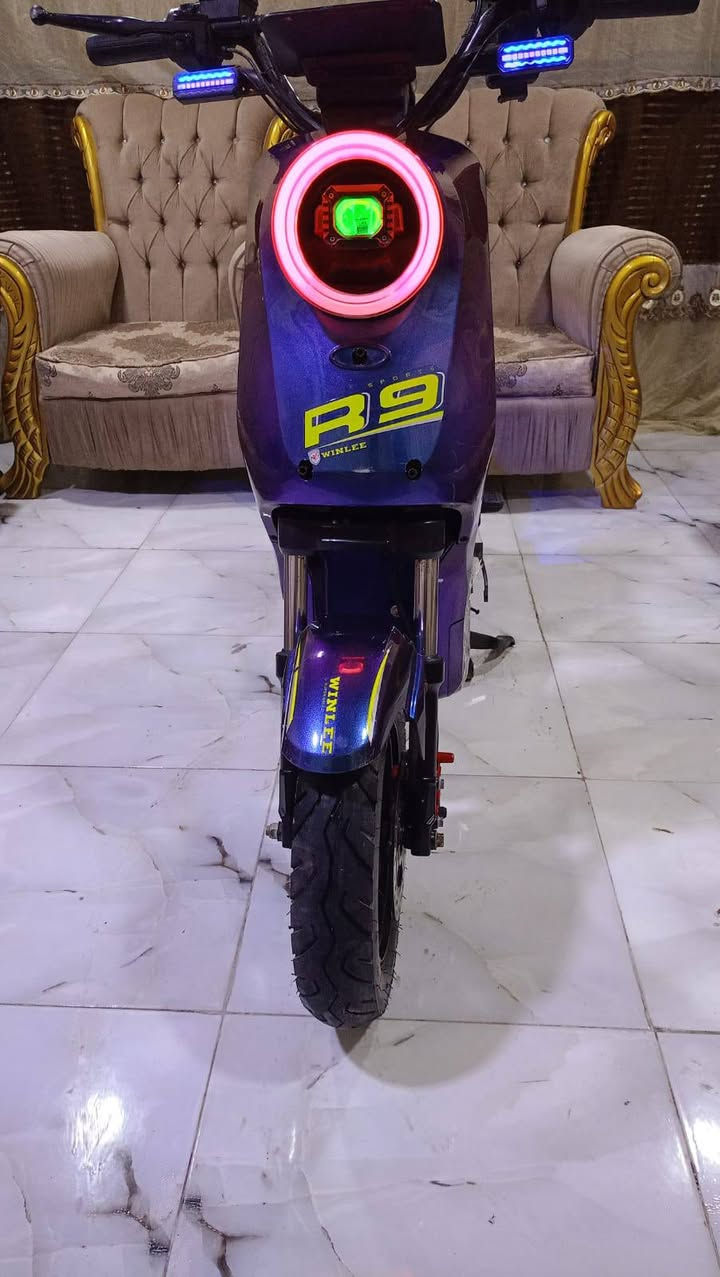 سلام عليكم  ار9كلشي نظيفه وكامله كلها شغاله لون مميز بطاريات حجم 22كلهن نظاف وقويات لا مايعات ولا متفوخات شاحنه اصليه سعر 380بصره نواب ظباط مقابل مستشفى العسكري ***********
