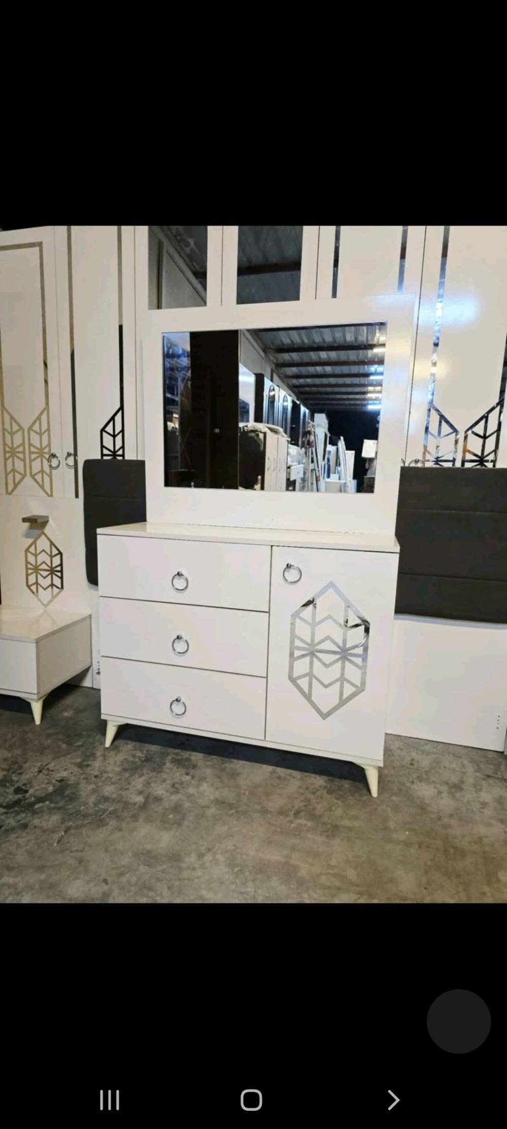 غرفة نوم مستعملة🇹🇷
موديل حديث 👌
 نضافة90 ٪💯
عدد القطع / 9 💥
سريره /مخزن 📥
شازلون /مخزن 📥
قماش /وتر بروف أصلي 💥
نضام / أبواب🚪
بيه كنتور طفل اضافي بابين 🍃
سعرها /850 قفل 💸
