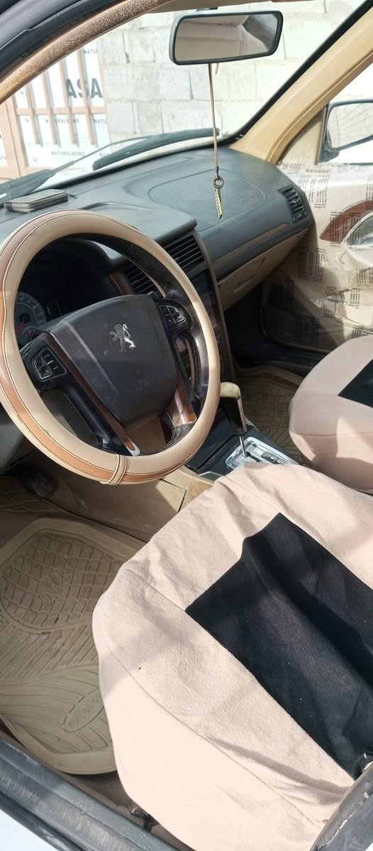 سلام عليكم بيجو باص فرنسي موديل 18 كير اوتوماتيك  مكينه وكير خير من الله سياره بيها نفص حداديه سعرها 65 وبيها مجال بسيط ***********
