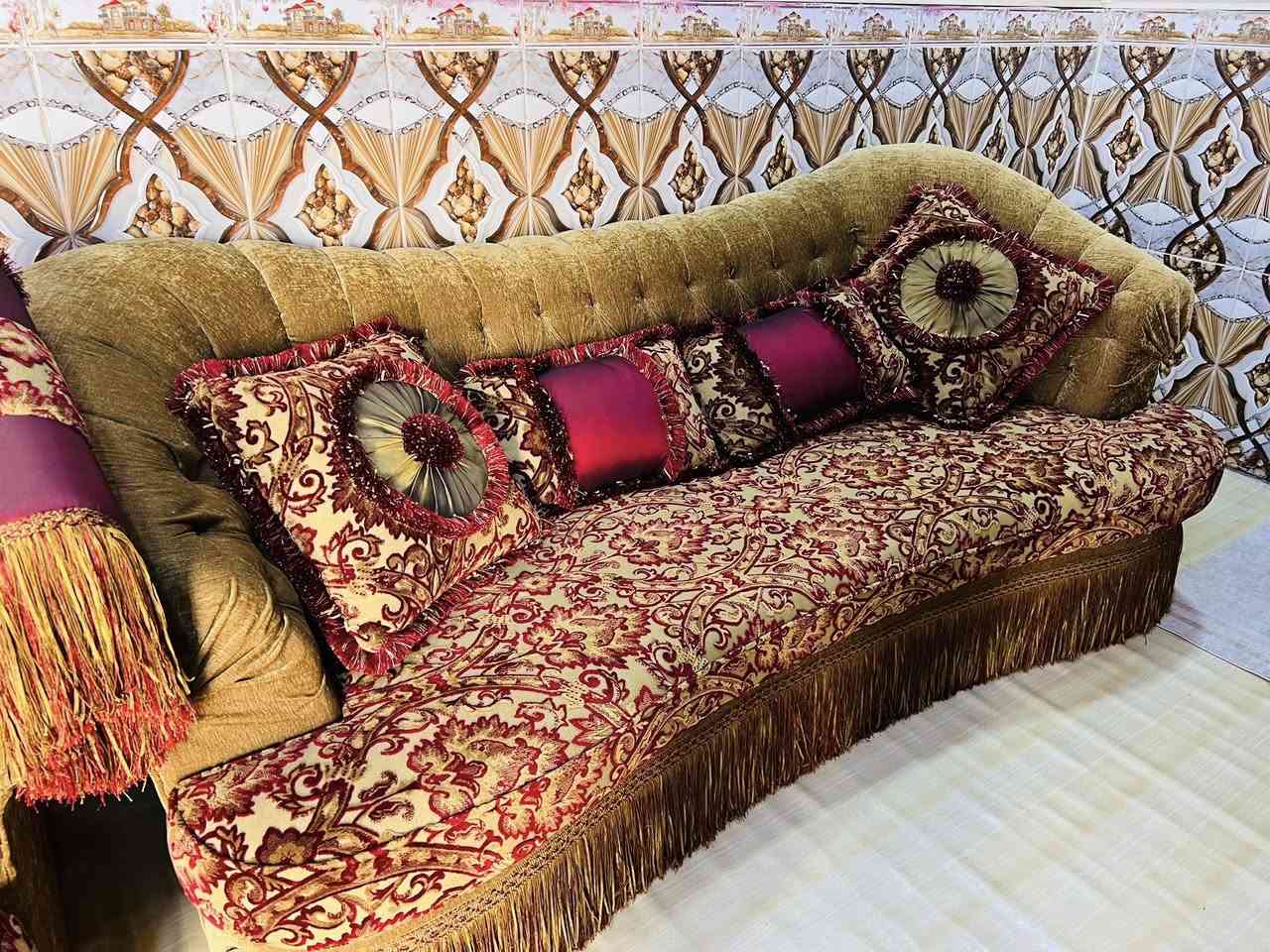 لبيع  قنفات كويتي درجه أولّه اصلي بيهن 20 مخده وياهن  ***********السعر 400 وبيهن مجال قليل العوان البصره دور شرطه
