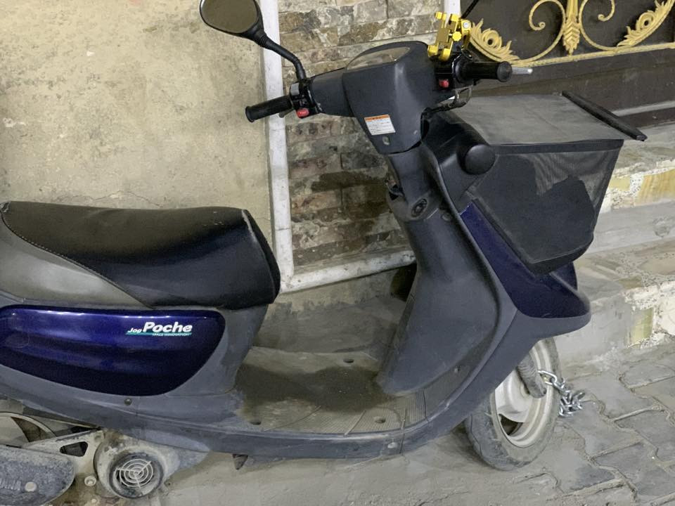 دراجة ياماها منغولي جديدة من الحاوية مستعملة مدة ٨ اشهر فقط  بيها جهاز انذار واستناد مبايل و مكان شحن ما بيها اي عطل دراجة نظيفة وحلوة وعملية وما تصرف بانزين   اشتريتها بوقتها ب١٢٥٠ والوصل موجود جوه
حط سعرك وإذا مناسب ابيعلك 
هاتف: *********** 
بغداد الحرية .
