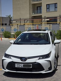 تويوتا كورلا هايبرد 2024 العلامة الزرگه باب اول فول مواصفات  داخل احمر...