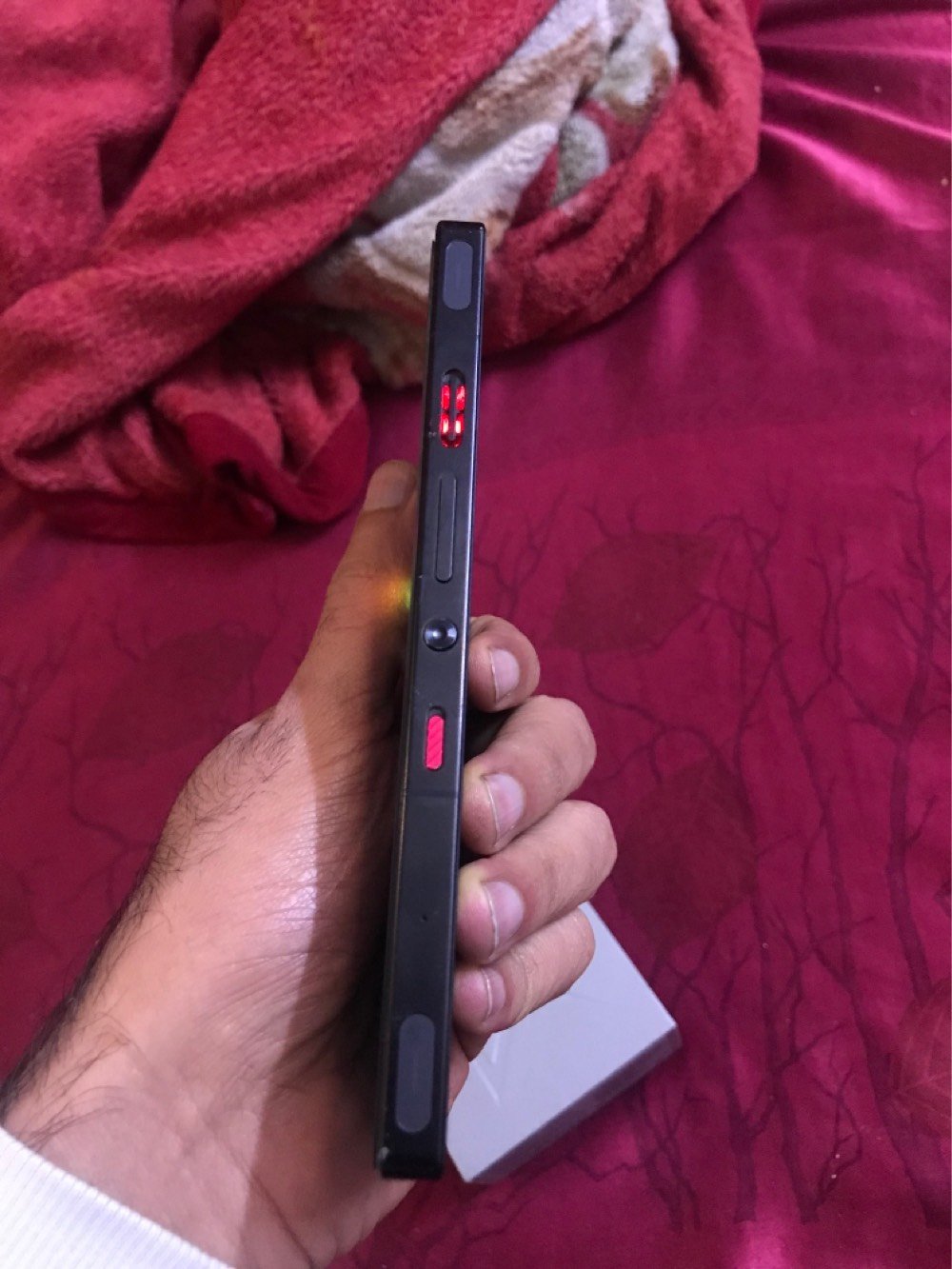 ريد ماجك 10 برو نضيف 256-16
سعره 670 الف متوفر توصيل 
عنواني بغداد مدينه الصدر 