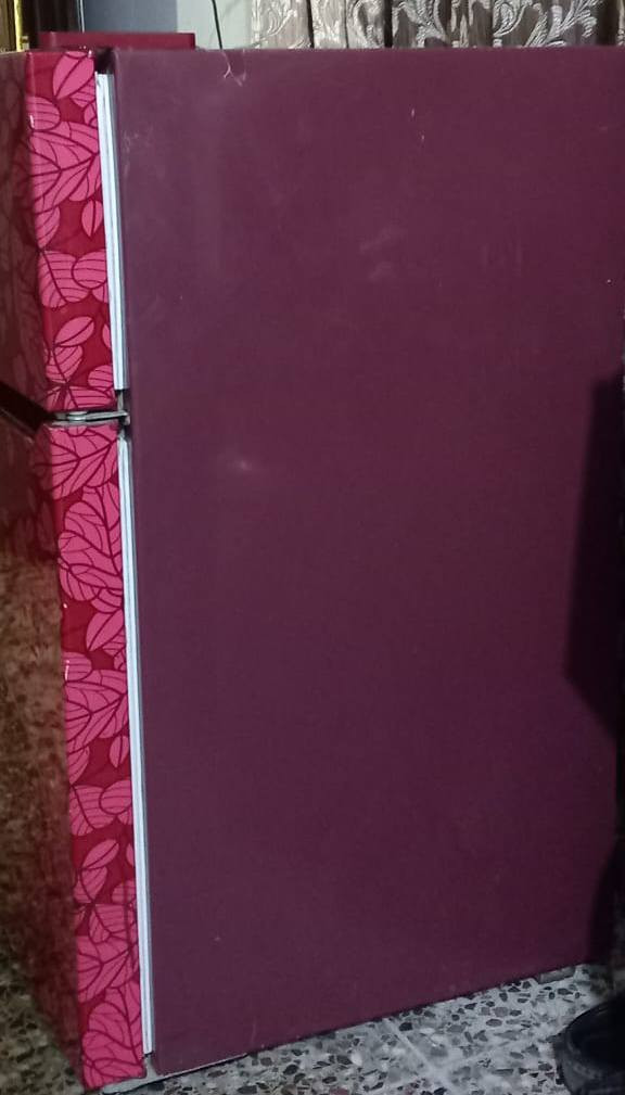 سلام عليكم ورحمه الله وبركاته للبيع ثلاجه صغيره جديده تجميد ثلج          العنوان البياع شارع رافدين                  سعر 85 و بيه مجال  رقم الهاتف ***********           بي واتساب
