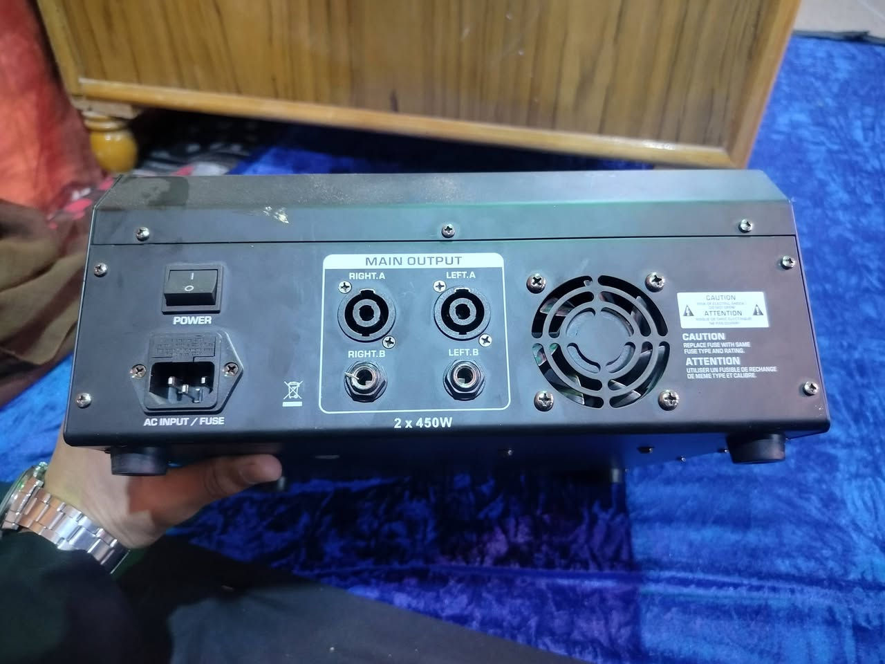 مكسر 900 w
سماعات 150 w عدد3 + واير ناقل اشاره عدد3 الطول 20م 
ستاند جداري عدد 4
للبيع . للاستفسار *********** واتساب
