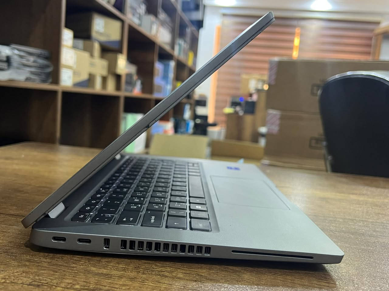السلام عليكم للبيع لابتوب  Dell Latitude 5430 وشاشة لمس 

المواصفات : Intel Core i6-1245U

 معالج كور اي 7 الجيل الثاني عشر

‏‎رام: 16GB DDR4 

‏‎ذاكرة : 512GB SSD

كرت شاشة داخلي : 8GB INTEL iris xe

‏‎حجم الشاشة: 14inch FHD لمس 

كيبورد ضوئي عربي انگليزي

‏‎مدخل USB A و Type C و منفذ سماعة

منافذ HD , Micro SD CARD , LAN

ماوس وحقيبة هدية مع الجهاز

سعر 550000 دينار 

ضمان لمدة اسبوعين بعد استلام

تفحص براحتك قبل استلام من مندوب

للتواصل عبر الواتساب او الماسنجر

 ***********
