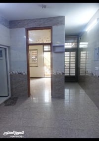 شقة للايجار كرادة ابوقلام طابق 3 موقع متميز غرفة نوم حمام هول مطبخ مدخ...