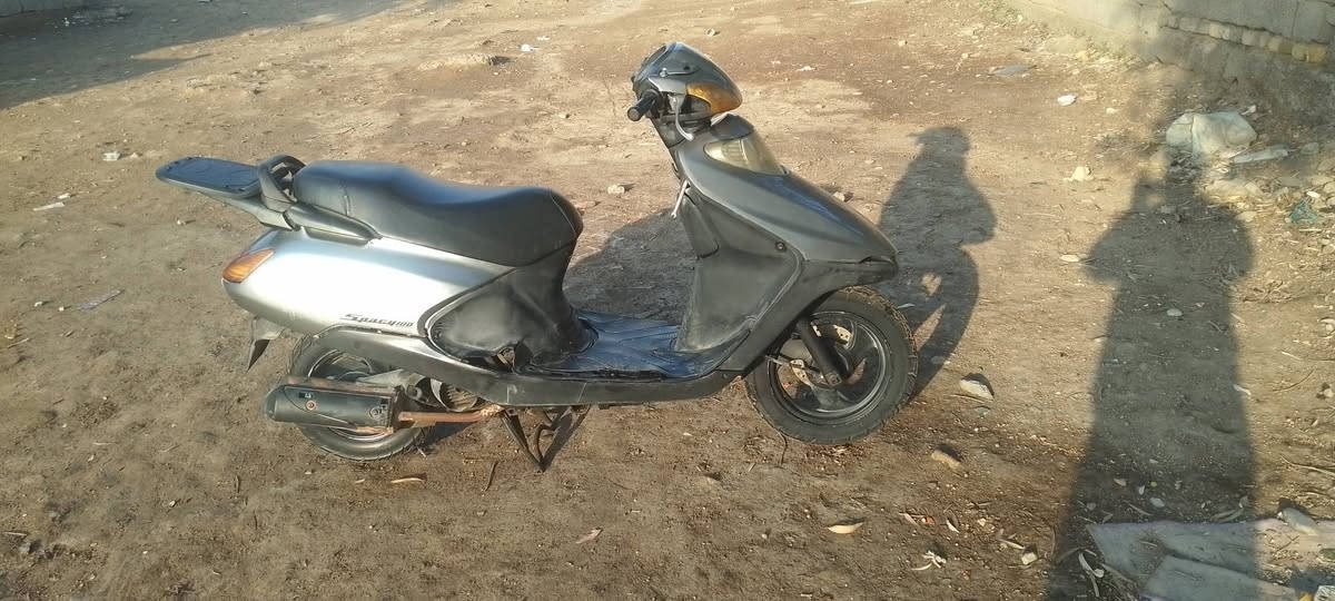 السلام عليكم سبيسي للبيع ياباني مفتوحه  دراجه ما تشتغل ماعرف شبيه كلولي ما تشحن المكان الكوت الشهداء السعر 350 وبيه مجال موجود خاص او انتصل ‏‪***********‬‏
