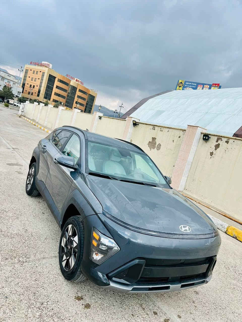 هونداي كونا 2024 
محرك  2000 دوش  
لون سمنتي
ماشية 11 الف فقط
حادث 🔻صندوق صبغ بدون دواخل + بونيد تعديل pdr
ايرباك ستيرن سستيم بلادي ✅

مواصفات SEl
بصمة 
كاميرة
داخل ابيض  
تبريد مركزي امامي وخلفي
شاحن لاسلكي 
ابواب بصمة
ويل كب كروم
كشنات كهربائي
تبريد مركزي امامي وخلفي
مصابيح LED أمامية.
مصابيح LED خلفية.
أضواء ضباب.
أضواء LED ساطعة خلال النهار
نظام الدخول الذكي.
نوافذ كهربائية.
حساسات خلفية لصف السيارة
نظامي  Android Auto و Apple CarPlay.
نظام الملاحة GPS.
اتصال Bluetooth.
اتصال USB.
مدخل AUX.
نظام تثبيت سرعة ذكي.
تشغيل المحرك عن بعد.
نظام تثبيت السرعة.
مكيف أوتوماتيك

سعر 146 ورقة ( بدون رقم ) تترقم شمالي
العنوان / اربيل شارع 100 ( معرض اربيل كارس )
للاتصال واتساب ☎️ ***********☎️***********
