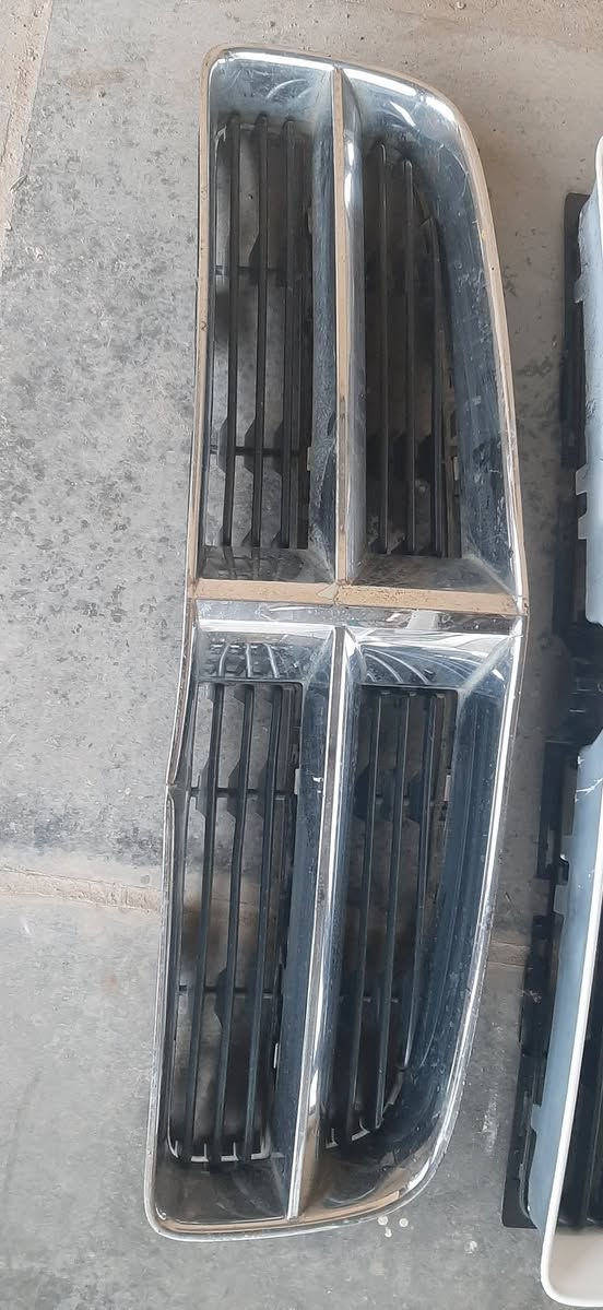 سلام عليكم دعاميه اصليه مو تجاريه مال صبغ بيها كسرين موضحات وشبابيج ابيض ونيكل كلمن وسعره ‎0783 637 6512
مكاني واسط
