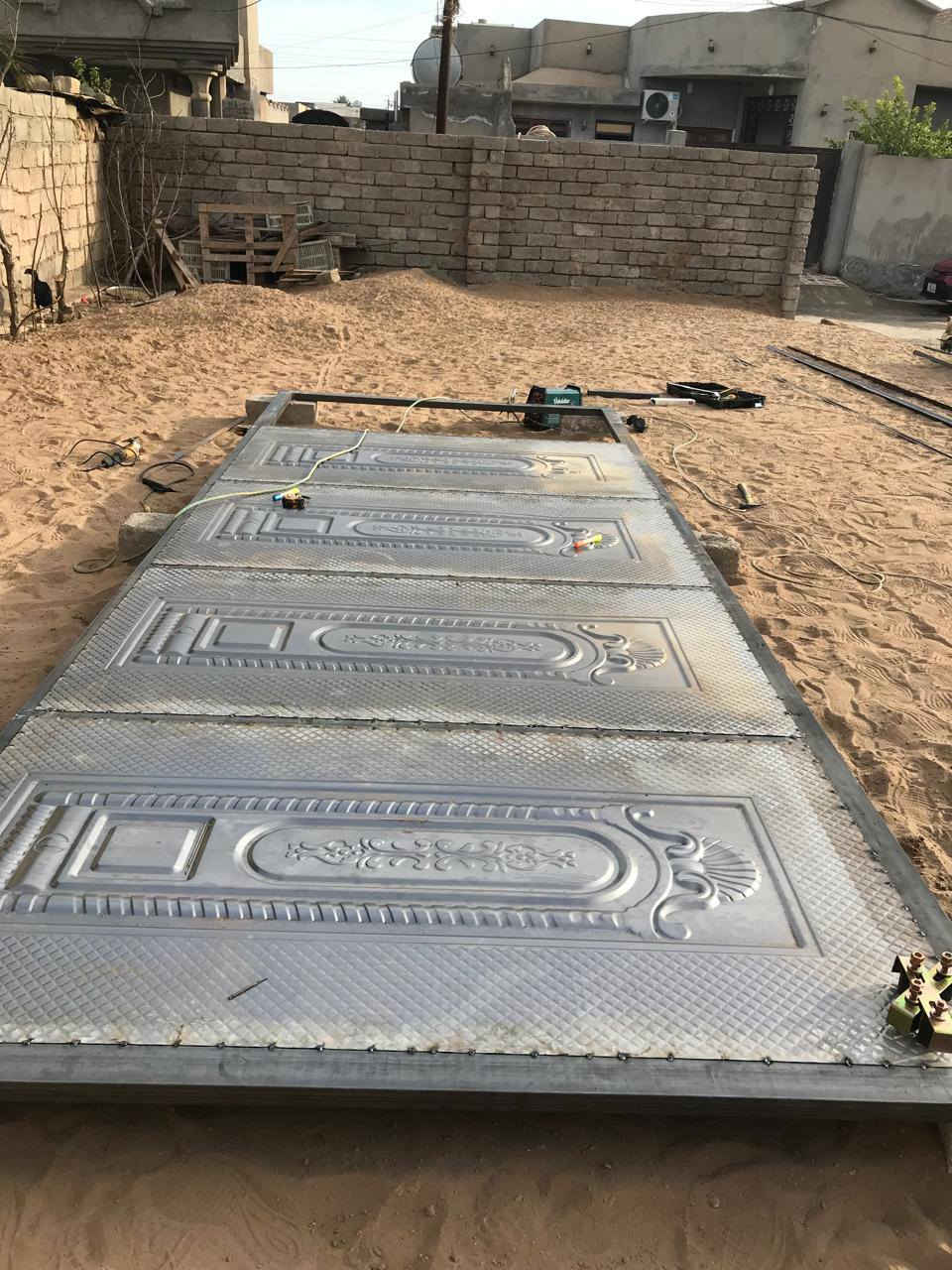 حداد متنقل حداد سفري كلشي يخص الحداده حاضر فصال قمريات حسب الطلب تحويل قمريه  فصال أبواب تركيب أبوب  تصليح أبواب شد أعلان كلشي يخص الحداده حاضر وسعار  مناسبه ربي يرزق الجميع اتصل وتدلل ***********
