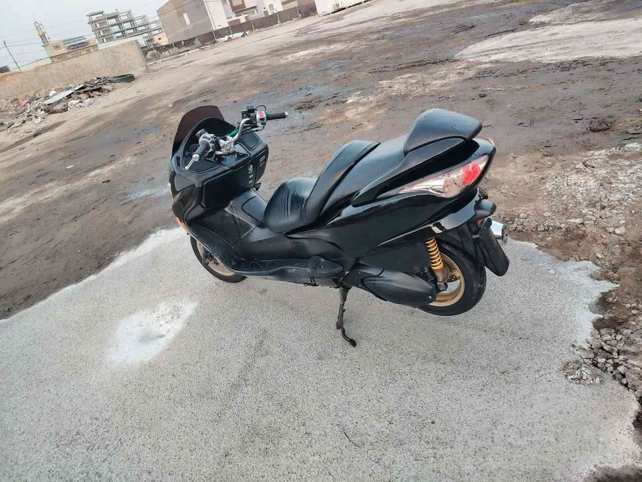 سلام عليكم فورزه 0/8  الدراجه خير من الله ونضيفه تجي اي نقص بيها من كلشي تاخذها وتروح المحرك مبدل فقط زنجيل زائد تدفئه كير ملغي فقط اوتو ماتيك كهربائيات لايت زنون شلعه وسرعه معدل تجي وتشوف بعينك  كله فول مكاتبه بسمك سويلك مكاني كربلاء اي استفسار اتصل عل رقم او واتساب غير متواجد عل الفيس السعر ٩٥٠ وبيها مجال ***********
