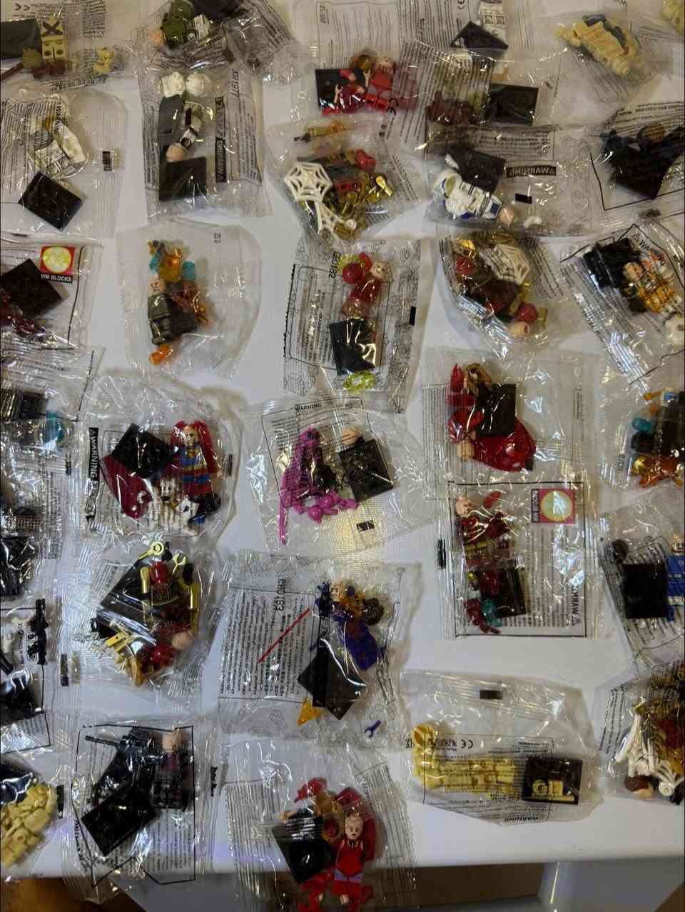 شخصيات ليكو بيهم 60 قطعه شخصيات ستار ورز ومارفل اغلبها معروفه بيهن قطع كبار مو صغار واضحه اكياسهم
ومجموعه ثانيه 60 شخصيه مال لاعبين طوبه اغلبهم البرازيل وكم قطعه منوعه
ابيعهم كلهم سويه المجموعه اكثر من 120 
الي يفيدنه ينطيني سعر معقول بيهم وبالعافيه


**إذا كنت صاحب هذا الإعلان وتريد حذفه لأي سبب، رجاءا أرسل رسالة إلى الدعم الفني**