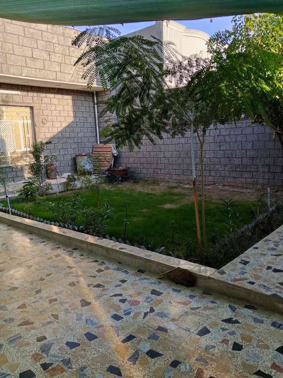 سلام عليكم بيت 200مترً في الدوره البوعيثه نزلت جسر المعسكر بناء حديث الملحقات غرفه الضيف مع مطبخ مع ترك مع غرفه نوم وصحيات داخلي وخارجي الاستفسار الرقم ***********
