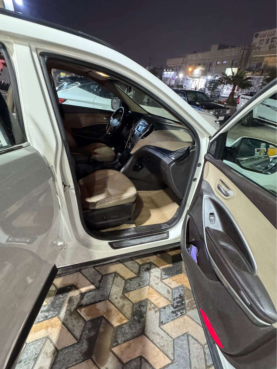 تحيه طيبه هونداي سنتافي 
موديل 2014رقم بغداد الجديد باسمي شرط تحويل ثاني يوم 
مواصفات السياره كشنات جلد كراسي كهربائي 
سبعه راكب بانورما كروس سرعه تحكم جهتين 
حساس خلفي سايد بريك دكمه فور ويل محركً سته سلندر 3300 المحرك والكير شرط ما مفتوحات السياره ماشيهً175 شرط الفحص 
ضرر السياره بارد ب الباب الخلفي جهه السايق وبيها شخط عل شكل ابره عل طول البابين جهه الصدر مكاني النجف للاستفسار *********** النجف, العراق
