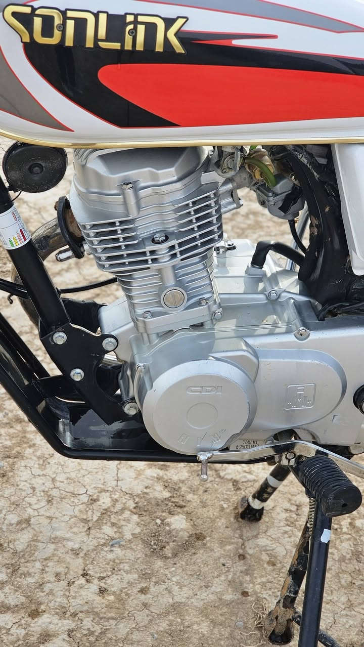 السلام عليكم 
دراجة للبيع او مراوس بجهاز 13 برو ماكس نموذج m شرق اوسط كون مكفول 
دراجة ناما موديل 25 اوراق مكفولة مكان واسط صويرةشارع 20 للستفسار ***********
*********** علي
