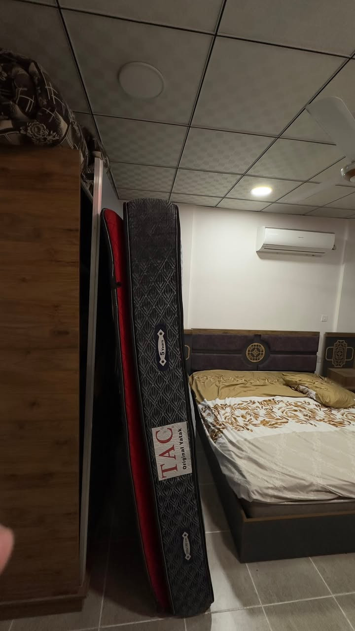 عرض خاص شقه للبيع شاهان ستي مع الاثاث مساحه 128
غرفتين صاله مطبخ طابق اول شقه نضيفه جدا 
السعر 4 دفاتر و 10 قابل للتفاوض 
***********
