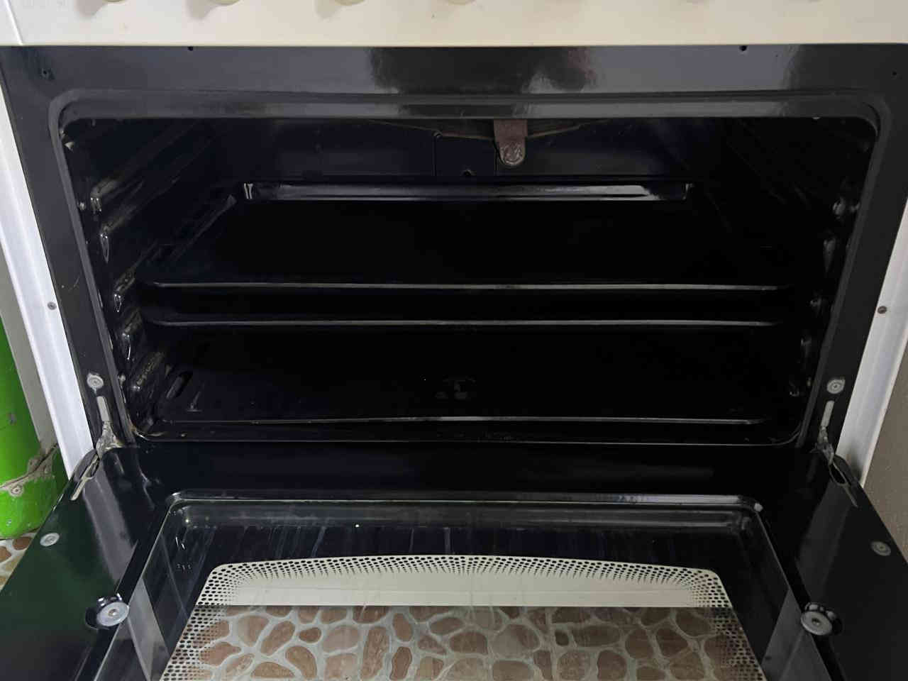 سلام عليكم طباخ للبيع 6عيون السعر 125الف وبي مجال حك الجيه وهاذ الرقم خابر***********
