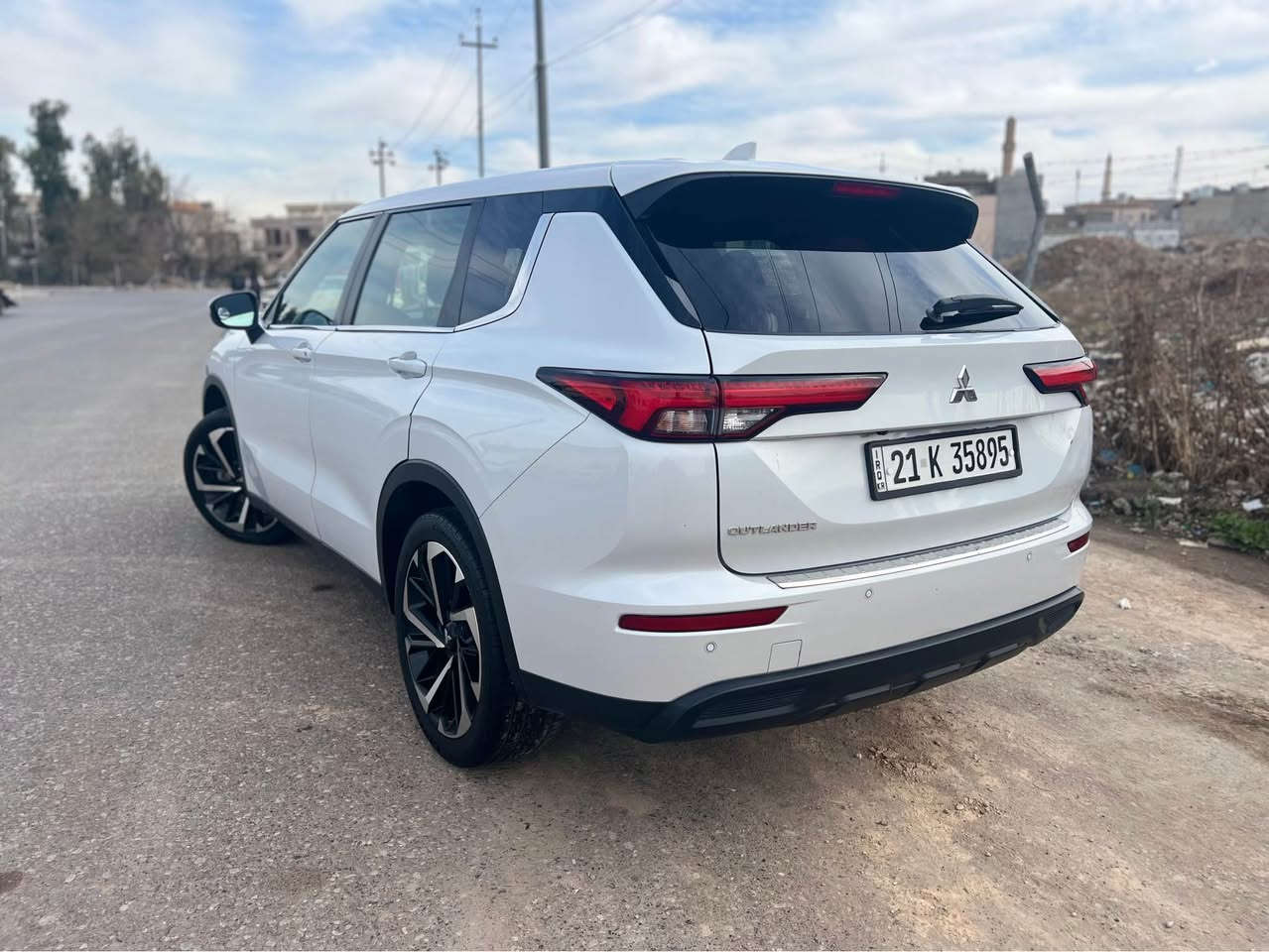 𝐌𝐈𝐓𝐒𝐔𝐁𝐈𝐒𝐇I 𝐎𝐔𝐓𝐋𝐀𝐍𝐃𝐄R 2022 🇯🇵
ميتسوبيشي اوتلاندر
 موديل :2022

بدون صبوغ شرط السونار 👌
 باب ورا السايق مبدل بيلدي 
السعر 🔥 230$ و مجال بسيط
عداد  المسافة :82الف كيلومتر
حجم المحرك : 2.5L ( 4 سلندر )
ارباكات كل سليم بيلادي
 مواصفات  SE🎖️
 بصمة ابواب  بصمة تشغيل 
كاميرا جانبي. كاميرا خلفي
هاند بريك بصمة
7 راكب
اوتو ستارات (𝐀𝐔𝐓𝐎 𝐒𝐓𝐀𝐑𝐓)
اوتو ستوب (𝐀𝐔𝐓𝐎  𝐒𝐓𝐎𝐏)
رادار امامي (تحديد مسار)
رادار جانبي  (نقاط عمياء)
رادار خلفي (التحذير من الاصطدام)
حساسات امامي حساسات جانبي 
حساسات خلفي 
إشارات بلمري  مري شفط
نظام (𝐎𝐅𝐅-𝐑𝐎𝐀𝐃) نظام (𝐒𝐇𝐎𝐖)
نظام (𝐀𝐔𝐓𝐎)  نظام (𝐄𝐂𝐎)
نظام (𝐍𝐎𝐑𝐌𝐀𝐋) نظام (𝐒𝐏𝐎𝐑𝐓)
كشنات شامو وقماش
كشن السايق كهربائي
تحكم استيرن 
تبريد لمس 
تبريد مركزي قطعتين
صندوق شفط كهربائي 
لايتات (𝐋𝐄𝐃)  عدسة زينون  
بكلايتات (𝐋𝐄𝐃)
ويل 20
بعد هوايه مواصفات

سعر 🔥230 و مجال بسيط 
مكان السياره اربيل
تلفون واتساب و كورك
*********** أربيل, العراق
