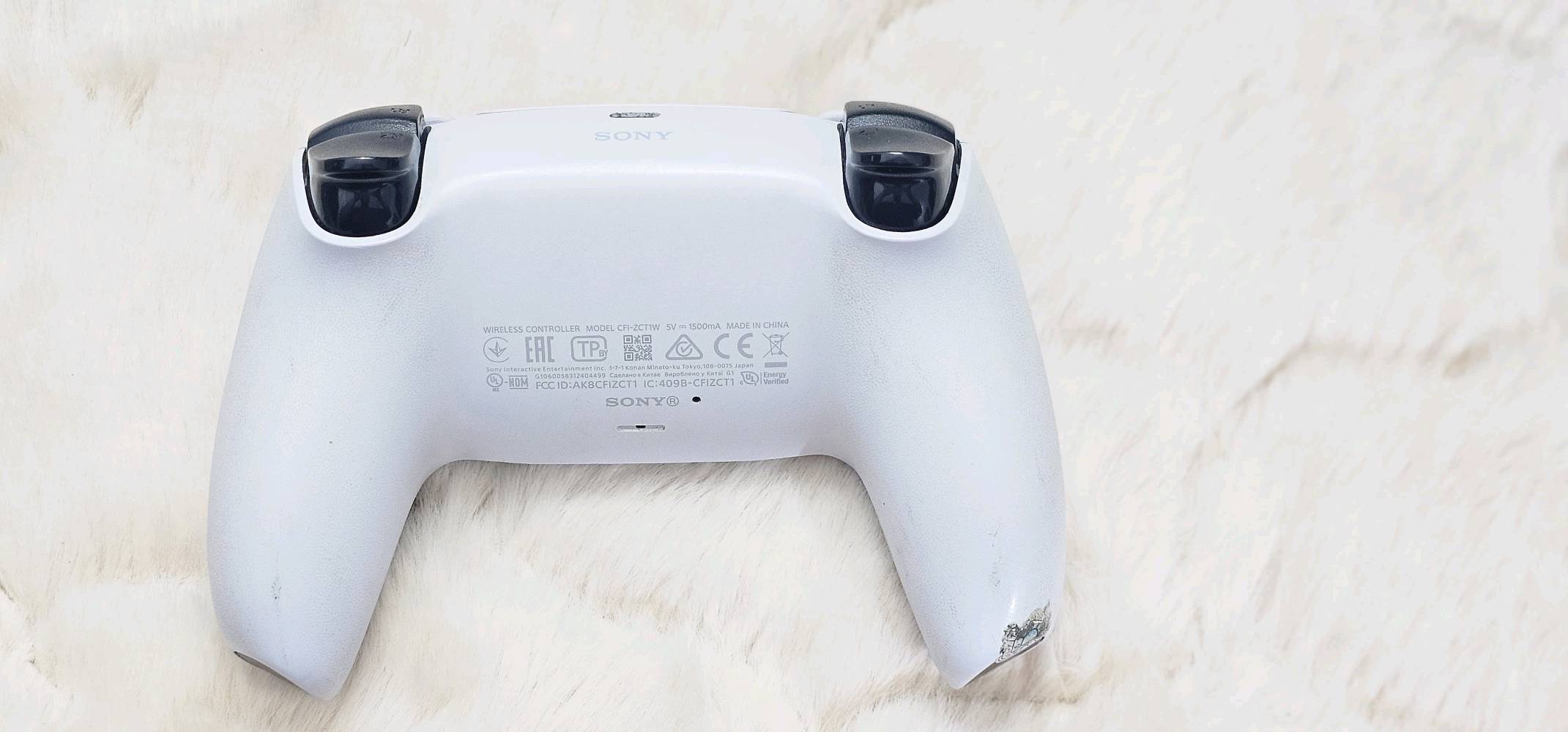 جوستك بلي 5 الاصلي استعمال قليل جدا ، مع كارتونه 
ps5 controller used like new.