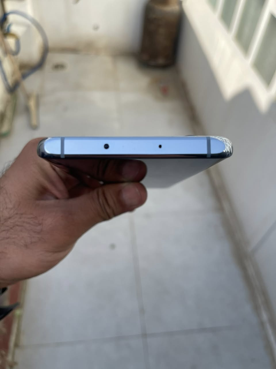 هواوي p30 برو ذاكره ٢٥٦ رام ٨ شحن سريع ٤٠ واط يدعم الشحن لاسلكي كاميرا زوم ***********
*********** السعر ٢٧٥
