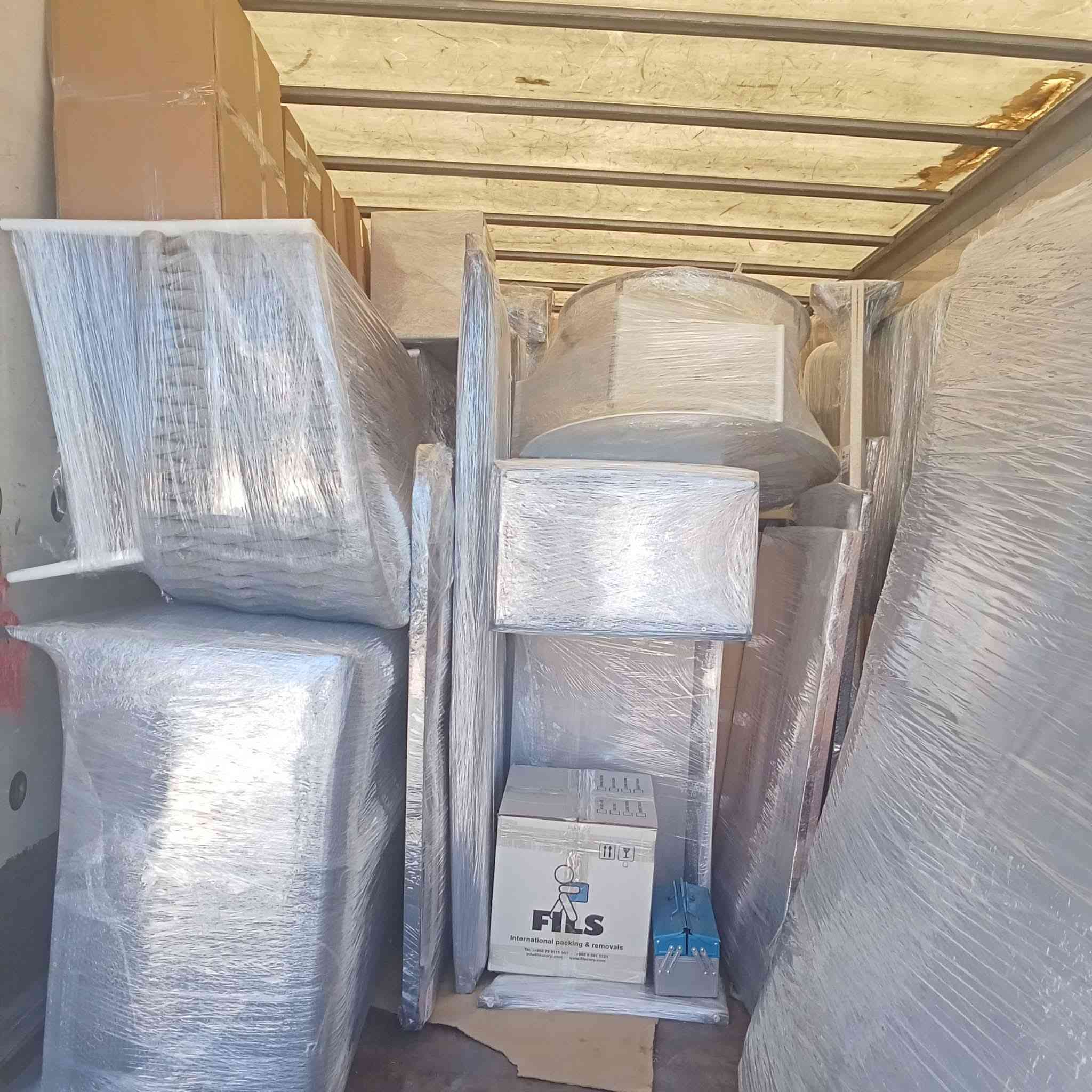 السلام عليكم، نوفر لكم خدمة **نقل الأثاث** داخل وخارج بغداد وجميع المحافظات بأحدث الطرق و**كادر متخصص** بفك وتركيب جميع أنواع غرف النوم (تركية، عراقية، ماليزية، مصرية).
✔️ نقل آمن وسريع 🏠  
✔️ فك وتركيب احترافي 🔧  
✔️ شد الكانتيرات بأفضل الطرق  
تصال ***********
📞 **للحجز والاستفسار** (واتساب متاح)  
☎ ***********
