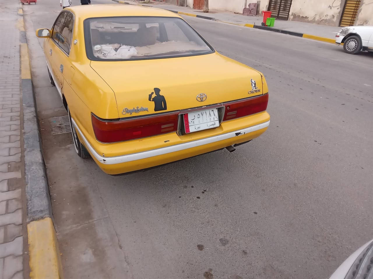 السلام عليكم سيارة بطة للبيع موديل2000 مكفوله من ضربه مابيه ولا معجون بس الصبغ الصفرتخم تاير بيه ضربه بالباب خلف السايق راعيه موجود تريد وكاله تريد مداور السعر 45 وبيه مجال قليل اللاستفسار ***********مكان البصرة
