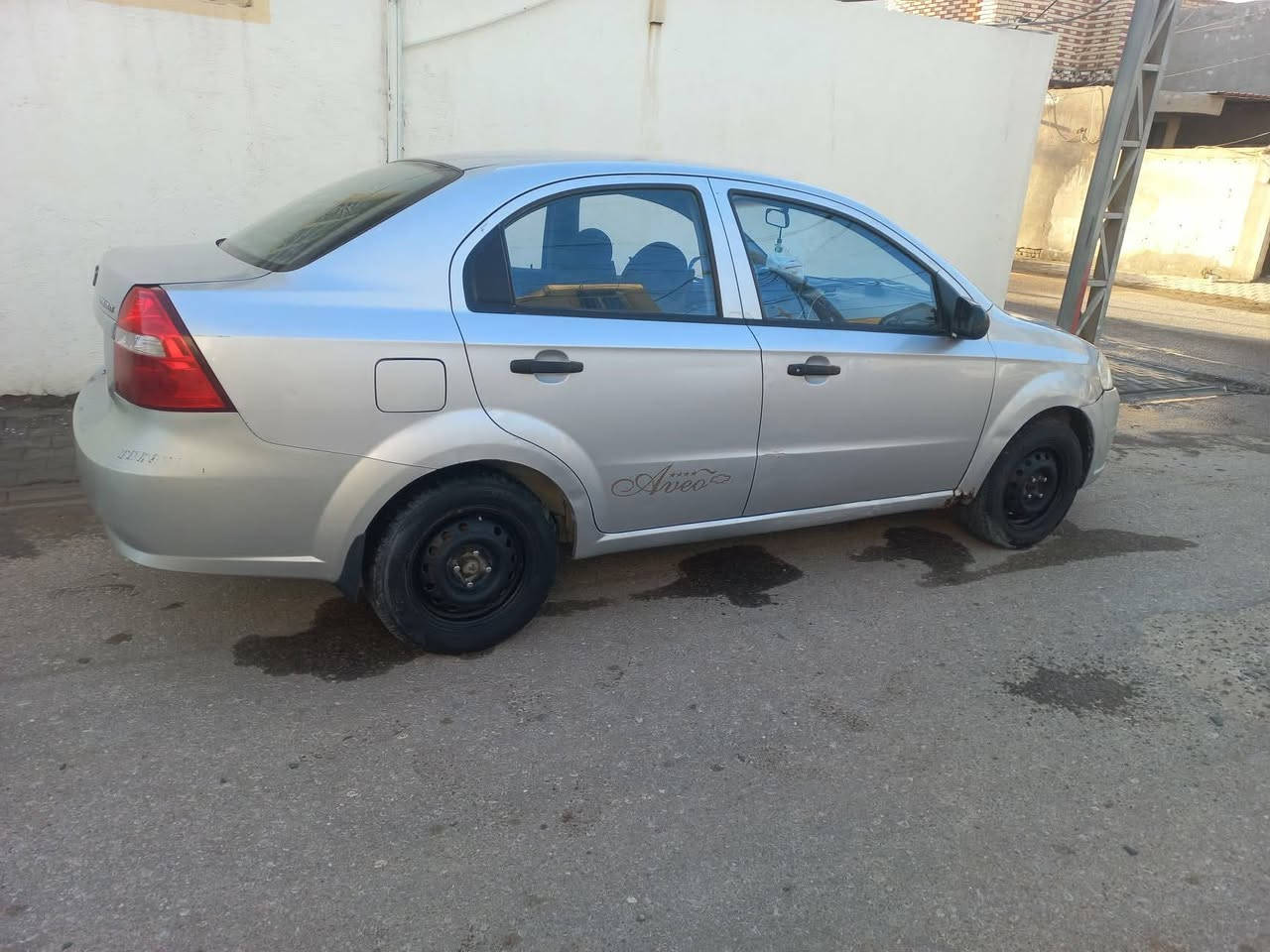 السلام عليكم 
افيو موديل ٢٠٠٨
خليجي مسكر كير عادي  مكفوله من الضربه صفحه جارده رقم بغداد الجديد سنويه جديده   كير محرك تدفئة تبريد كفاله شرط الداور مكانها نجف السعر ٥٥ وبيه مجال  
***********
