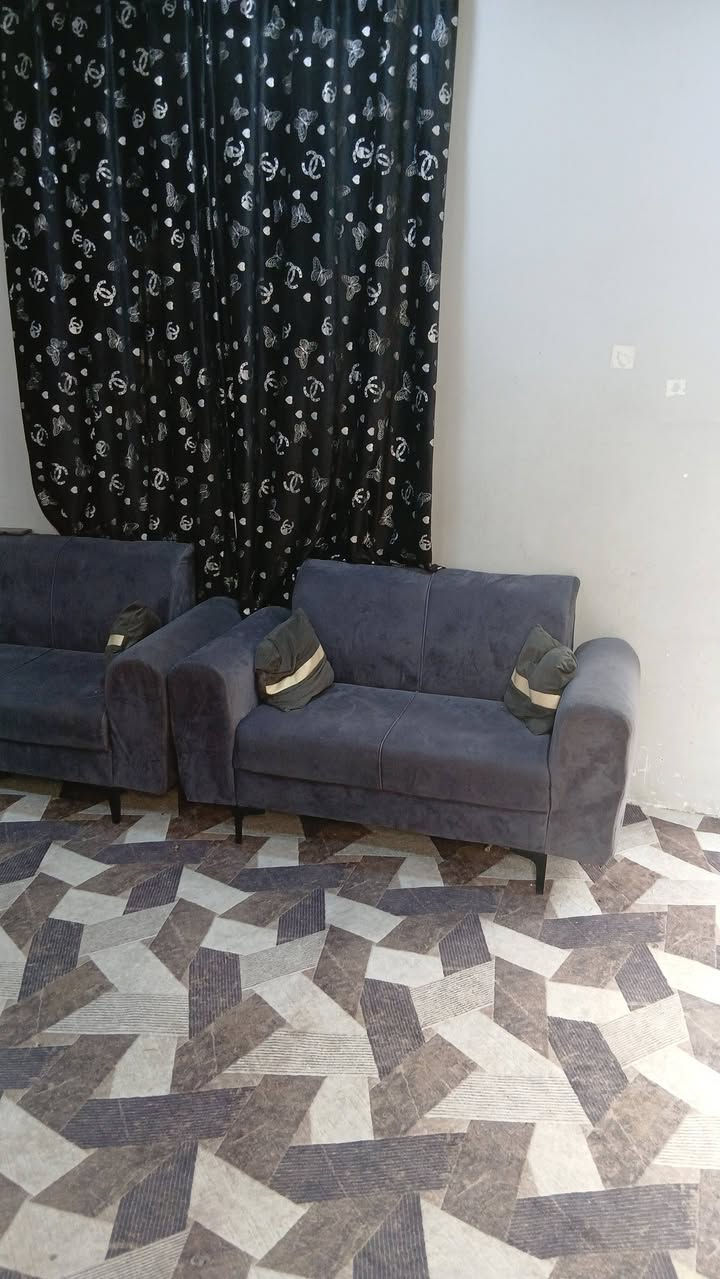 السلام عليكم غرف نوم وقنفات البيع العنوان الزبير السعر كلش مناسب 
***********  اتصل ودلي
