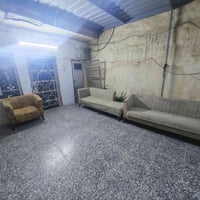 عندي ميز طعام وتخم اثنينهن ب200 قفل مال مستعجل على بيعتهن 07806533198 ...