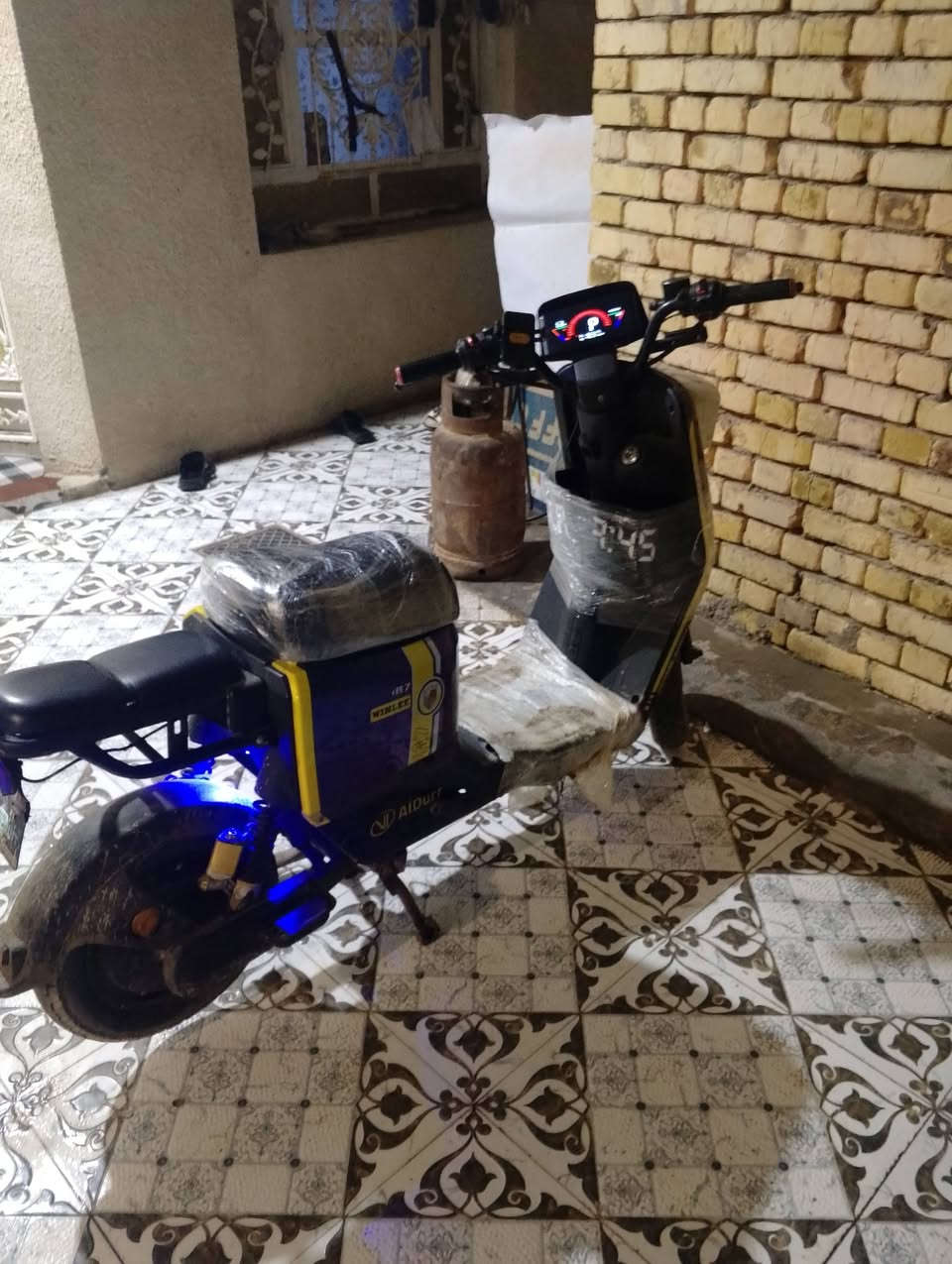 سلام عليكم دراجة شحن للبيع كاملة كولشي نضافة فول جديدة لايتات هورن اشاير نشرات بكلايت كولشي تشغيل عن بعد بصمة تشغيل كارت قفل عن بعد السرعة من 80 إلى 90 السعر 425 المكان البصرة قضاء المدينة للأسفسار أو الاتصال على الرقم ***********
