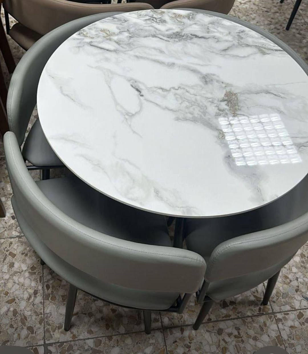 #توفرميز طعام شطرنج دائري مرمر

السعر 185 الف 
 *********** رقم تواصل
