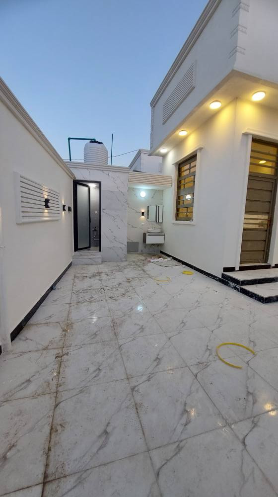 🏡 بيت للبيع – بناء حديث
📍 الموقع: البصرة – قضاء أبي الخصيب – محيلة
🔹 المساحة: 250 متر مربع
🔹 نوع السند: طابو زراعي عراقي
🔹 التفاصيل:
3 غرف نوم
صالة
مطبخ
ديوانية
صحيات داخلية وخارجية
كراج سيارة
حديقة
✅ جميع الخدمات متوفرة
📞 للاستفسار: *********** البصرة, العراق

