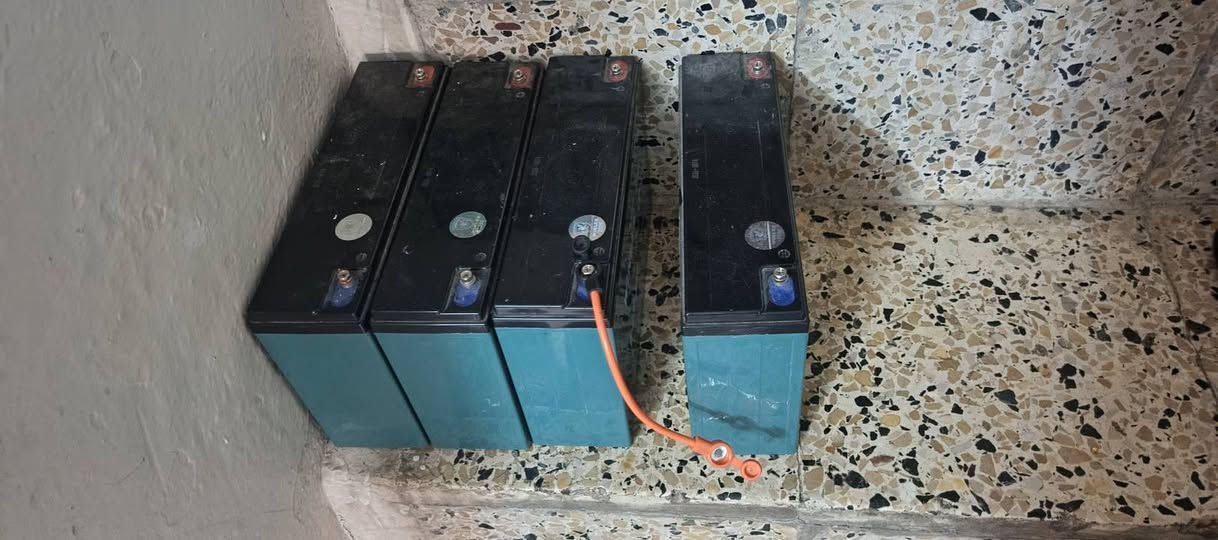 ماطور شحن نضيف بس شويه كسر بس بي باتريات بس اشتريت جددد هم بس ما مشكلهم سعره 700 وبي مجال *********** واتساب بي
