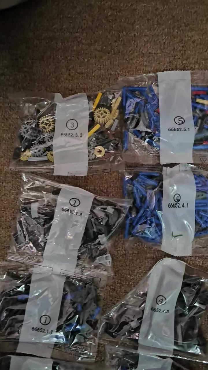 للبيع سيارة G-Class 6x6 ضخمة (مكعبات بناء) - إصدار خاص 1:8
الوصف:
لعشاق التحدي والتركيب والمقتنيات المميزة، للبيع مجموعة مكعبات بناء (Building Blocks) لسيارة Mercedes-Benz G63 6x6 بمواصفات عالية وتفاصيل مذهلة.
​المواصفات:
​المقياس: حجم كبير جداً بمقياس 1:8 (الطول أكثر من 50 سم).
​عدد القطع: تحتوي على أكثر من 3000 قطعة (أكياس مغلفة ومرقمة لسهولة البناء).
​التفاصيل: محاكاة دقيقة للمحرك، نظام التعليق (الأسبرنغات)، والأبواب التي تفتح وتغلق.
​الإضافات: تأتي مع إكسسوارات إضافية (مطفأة حريق، جك رفع، خزان وقود، وصندوق عدة).
​الحالة: جديدة تماماً (أكياس المصنع لم تُفتح)، مع الكتالوج الأصلي والكرتون.
​ميزة إضافية: الموديل يدعم التطوير والتحويل إلى تحكم عن بعد (RC) لمن يرغب بإضافة محركات.
​السعر: 80الف


**إذا كنت صاحب هذا الإعلان وتريد حذفه لأي سبب، رجاءا أرسل رسالة إلى الدعم الفني**