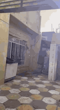 السلام عليكم
دار للبيع في حي العسكري الطاقة قطاع 16 المساحة 200 متر بناء قديم عكادة  
 الطابق الاول يتكون من استقبال وصالة وغرفة نوم ومطبخ ومنور  وحمام داخلي وخارجي  
والطابق الثاني يتكون من غرفتين وسطحين 
للاستفسار على الخاص او الاتصال على الارقام 
***********
***********
