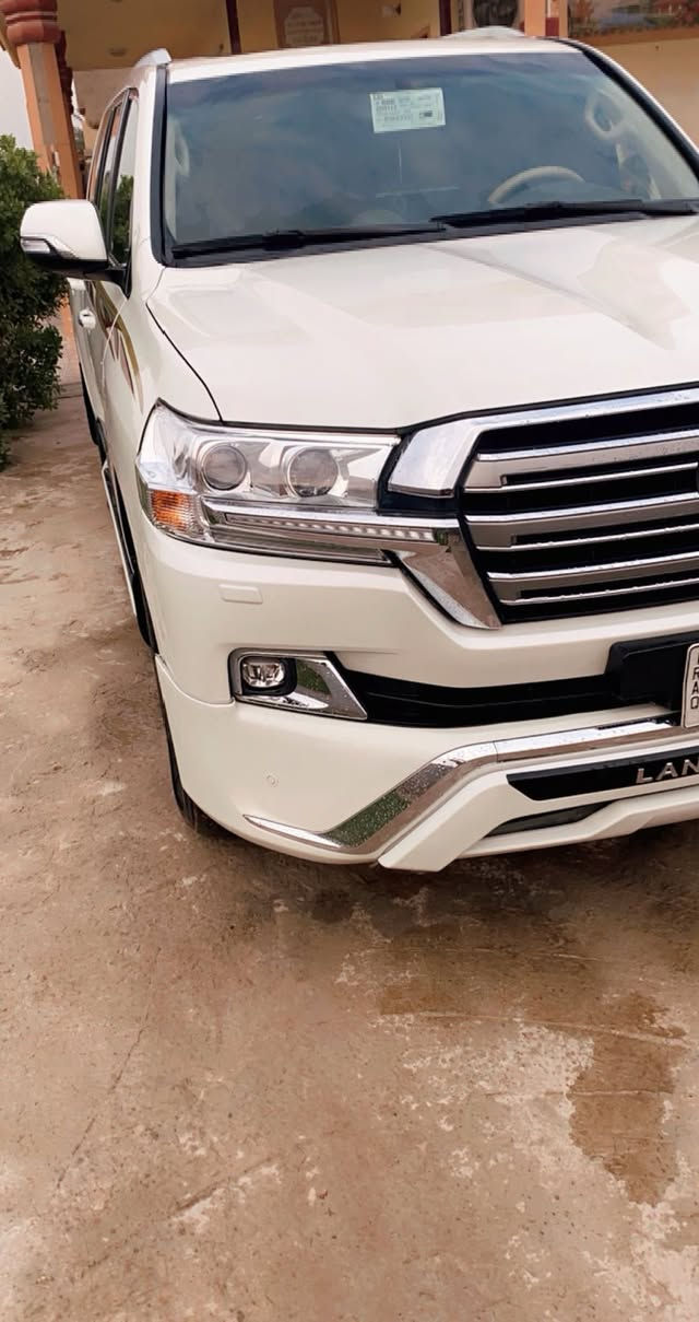 السلام عليكم لاندكروز 2018 بريم اصل معروف موصفات البريم السياره ماشيه ١٣٠ حقيقي علماً السياره بيها باب مبدل اصل من الشركة السعر ٥٠٠ وبيها مجال الاتصال ع ***********
