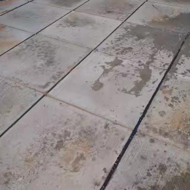 السلام عليكم مقاولات محدوده في تكريت ونواحيها  كرسته وعمل   تسليم مفتاح وعمل هندسي سعر المتر 300 الف كامل تسليم مفتاح بس هيكل سعر المتر 150 الف وتساب ***********
مواصفات البناء 
1تنظيف الموقع فرش طبقه سميكه من السبيس ورش وحدلها
2 صب البتلو مع التسليح في 8 شيش 16 م  في قياس 60 ارتفاع 
وعرض 60 

3بناء ابلوك مصمت 4صب السقف 20 سم ( 4 طابق ثاني مجووف.               5نوع الشيش ماس  )
6مجاري  نوع امل الشريف عراقي  
7تأسيس شبكة مياه نوع كيلدي او امل الشريف 
8تأسيس شبكة كهرباء واير اردني او سعودي 
9شبابيك بلاستك مع كتيبه حمايه حديد  10ابواب حديد ثقيل وتصميم عصري الخارج 
11السيراميك سوبر 
12الجص والبورك درجة اولى
13الابواب الداخليه تركي قاصه 
14ابواب الصحيات  pvc
15الدرج كرانيت   
16السطح شتايكر قياس 80×80 
17ارتفاع البناء 
الطابق الارضي 3 ونص متر 
الطابق العلوي   3 وربع 
18الواجهة لبخ تقطيع ونقش مع قرض وا فرمستون// هاتف ***********\\ ***********  مقاول تسليم مفتاح الدليم
